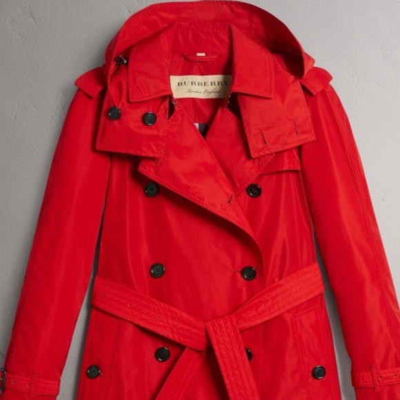 New Burberry rain coat - Picture 2 of 2